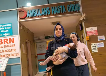 Bursa’da kanepeden düşen bebek beyin kanaması geçirdi