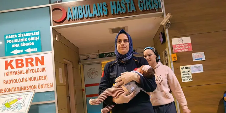 Bursa’da kanepeden düşen bebek beyin kanaması geçirdi