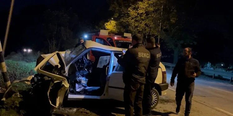 Bursa’da kontrolden çıkan araç duvara çarptı