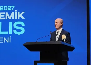“Üniversitelerde müfredatlar sadeleştirilmeli”