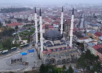 Sivas’ın silüetini yenilemişti, Merkez Camii’nde ilk ezan okundu