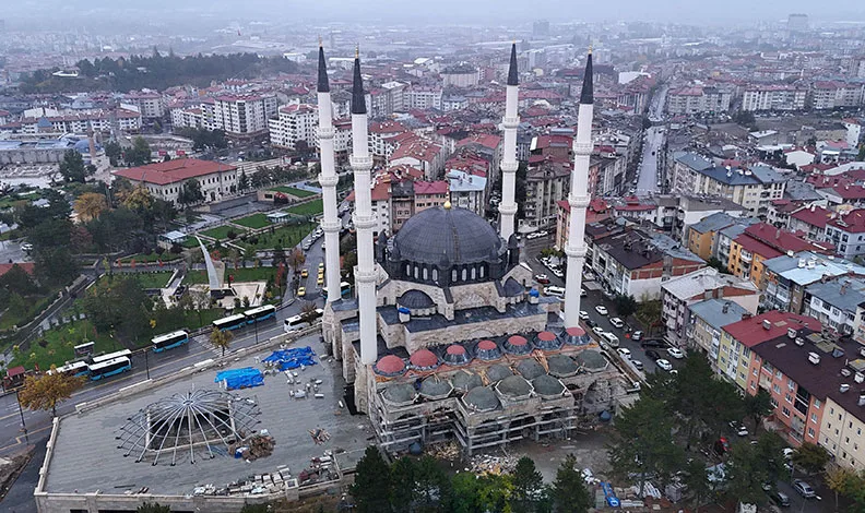 Sivas’ın silüetini yenilemişti, Merkez Camii’nde ilk ezan okundu