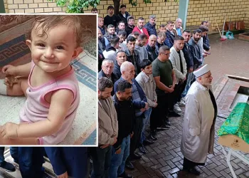Otomobilin çarptığı 2 yaşındaki Melis, son yolculuğuna uğurlandı