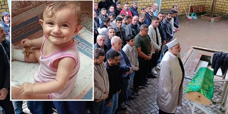 Otomobilin çarptığı 2 yaşındaki Melis, son yolculuğuna uğurlandı