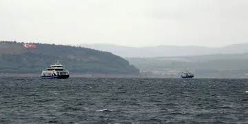 Bozcaada’ya bazı feribot seferleri iptal edildi