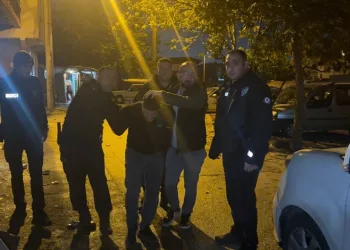 Bursa’da 15 yıl hapis cezasıyla aranan zanlıya operasyon: Arkadaşı ateş açtı
