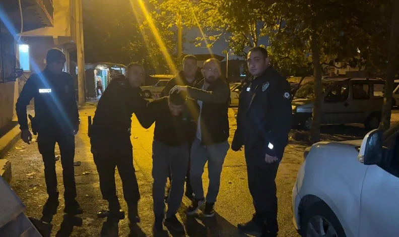 Bursa’da 15 yıl hapis cezasıyla aranan zanlıya operasyon: Arkadaşı ateş açtı