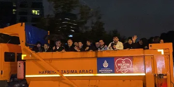 Sarıyer’de mahsur kalan 200’ün üzerinde çalışan, kamyonlarla kurtarıldı