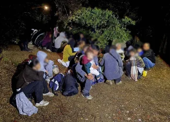 Çanakkale’de 2 organizatör ve 51 kaçak göçmen yakalandı