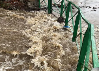 Bursa’da sağanak yağış dereleri taşırdı: Cumalıkızık’ta köprü sular altında kaldı