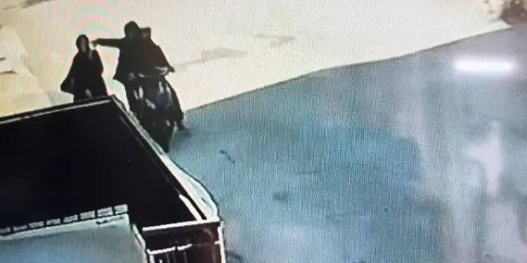 Bursa’da bir kadın telefonla konuşurken kapkaça uğradı