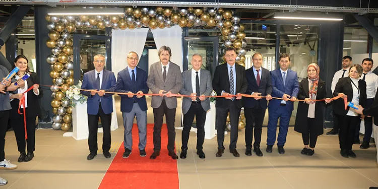 BUÜ’de Merkezi Derslik ve Rektörlük Binası ile Sanat Galerisi’nin açılış töreni yapıldı