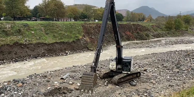 Bursa’da toprak kayması sonrası suyun akış yönü değişti