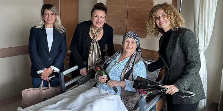 Orhangazi Belediyesinden Hastalara Gül, Çocuklara Oyuncak