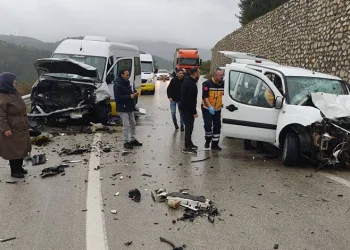 Bursa’da feci kaza: 1 ölü, 10 yaralı