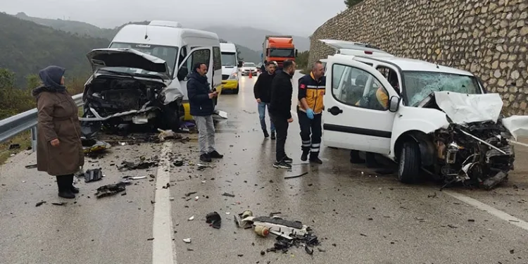 Bursa’da feci kaza: 1 ölü, 10 yaralı