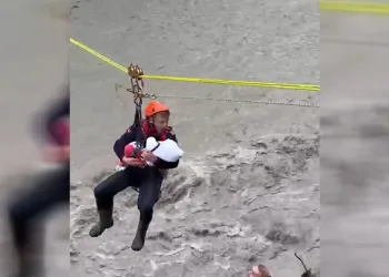 Selde mahsur kalan 8 aylık Zeynep bebek kurtarıldı