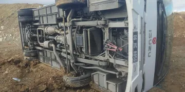 Cezaevi nakil aracı devrildi, 7 kişi yaralandı