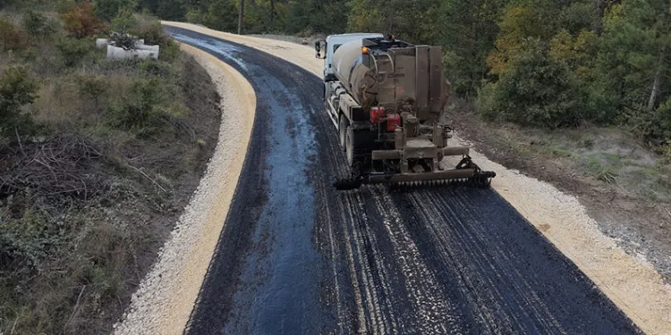 Büyükşehir, Osmangazi’de 10 kilometrelik yolu yeniledi