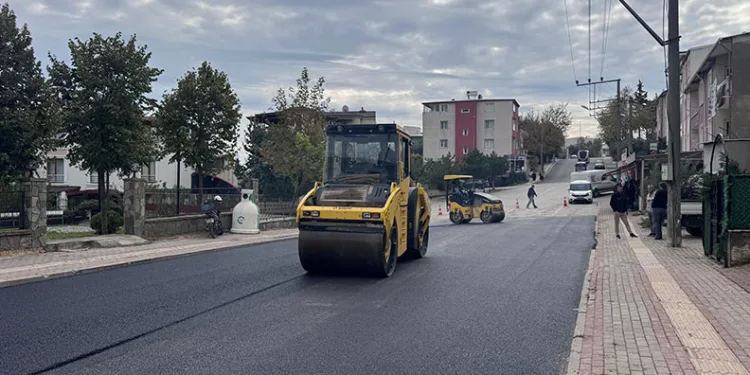 Okullar Bölgesine 4 Bin 920 Metrekarelik Sıcak Asfalt