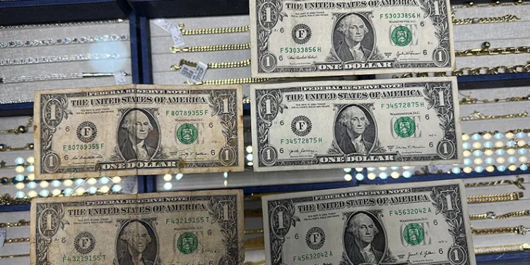 Kuriş soruşturmasında FETÖ izi: F serisi 1 dolarlar yakalandı