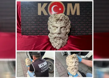 İzmir’de 2 bin yıllık Zeus mermer heykel başı ele geçirildi