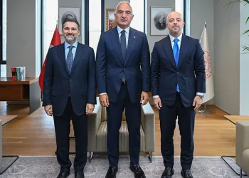 Bakan Ersoy ile THY Yönetim Kurulu Başkanı Şeker bir araya geldi