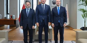 Bakan Ersoy ile THY Yönetim Kurulu Başkanı Şeker bir araya geldi