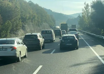 Rüzgar türbini kanatları için trafik durduruldu