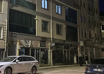 Balkondan düşen çocuk ağır yaralandı