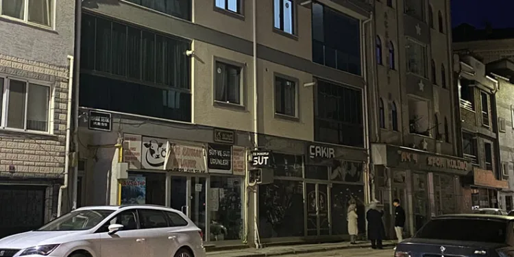 Balkondan düşen çocuk ağır yaralandı
