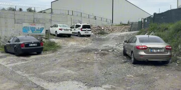 Büyükçekmece’deki cinayetin faili araç içerisinde ölü bulundu