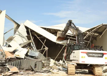 Bursa’da 2 kaçak depo yıkıldı