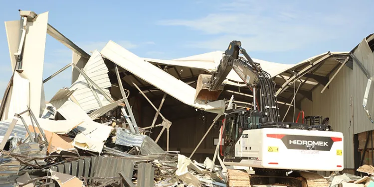 Bursa’da 2 kaçak depo yıkıldı