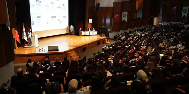 Bursa’da anne sütü sempozyumuna yoğun ilgi