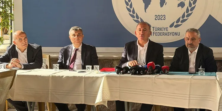 Gürsel Tekin: “Cumhuriyet Halk Partisi elbette zor bir dönem geçiriyor”