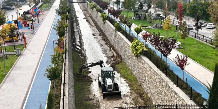 İnegöl Belediyesi’nden Yağış Öncesi Sel Ve Su Baskınlarına Karşı Önlem