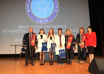 Hekim adayları beyaz önlüklerini giydi