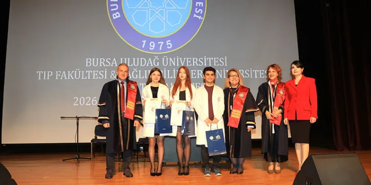 Hekim adayları beyaz önlüklerini giydi