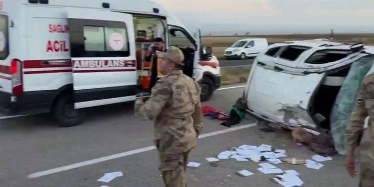 Patnos’ta feci kaza: 7 kişinin bulunduğu araç takla attı