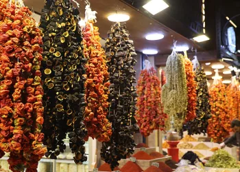 Elazığ’da kurutmalıklar, tezgahlarda yerini aldı