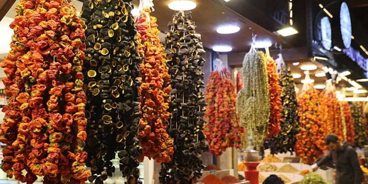 Elazığ’da kurutmalıklar, tezgahlarda yerini aldı