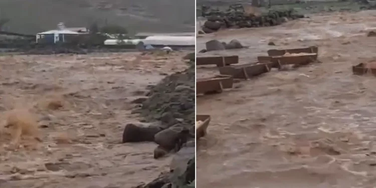 Diyarbakır’da sağanak yağış menfezleri yıktı