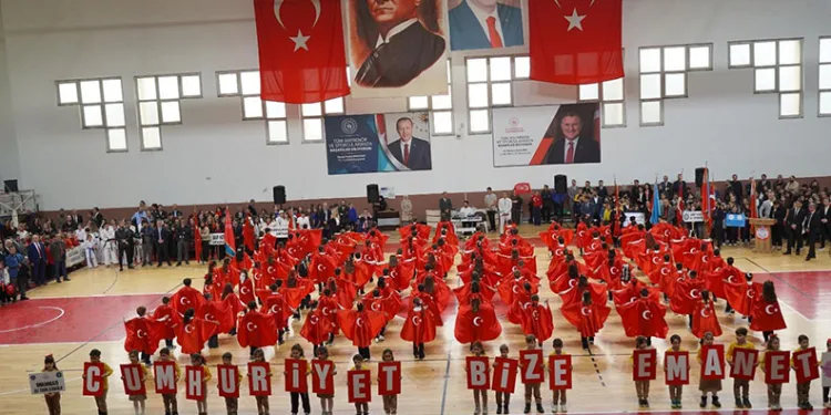 Orhangazi’de Cumhuriyet’in 103. Yılına Ay Yıldızlı Kutlama