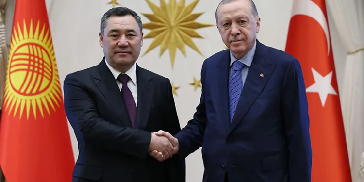 Erdoğan, Kırgızistan Cumhurbaşkanı Caparov ile bir araya geldi