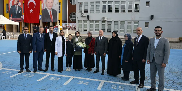 Osmangazi 23 Nisan Ortaokulunda Şule Yüksel Şenler Kütüphanesi Açıldı