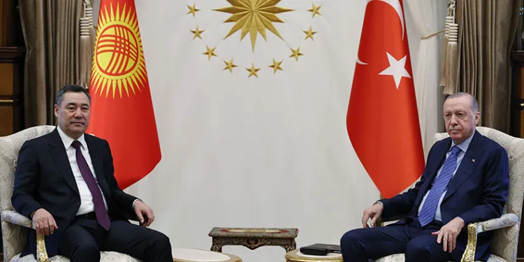 Cumhurbaşkanı Erdoğan, Kırgızistan Cumhurbaşkanı Sadır Caparov’la bir araya geldi