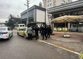 Emlak ofisinde silahlı kavga: 1 ölü, 1 yaralı