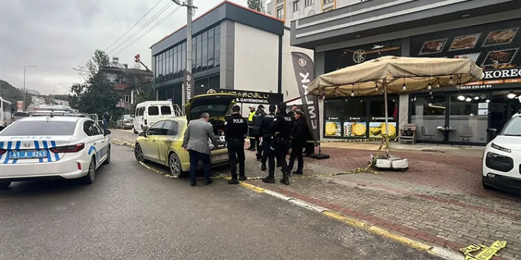 Emlak ofisinde silahlı kavga: 1 ölü, 1 yaralı