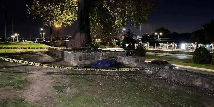 Zeytinburnu’nda surların önünde erkek cesedi bulundu